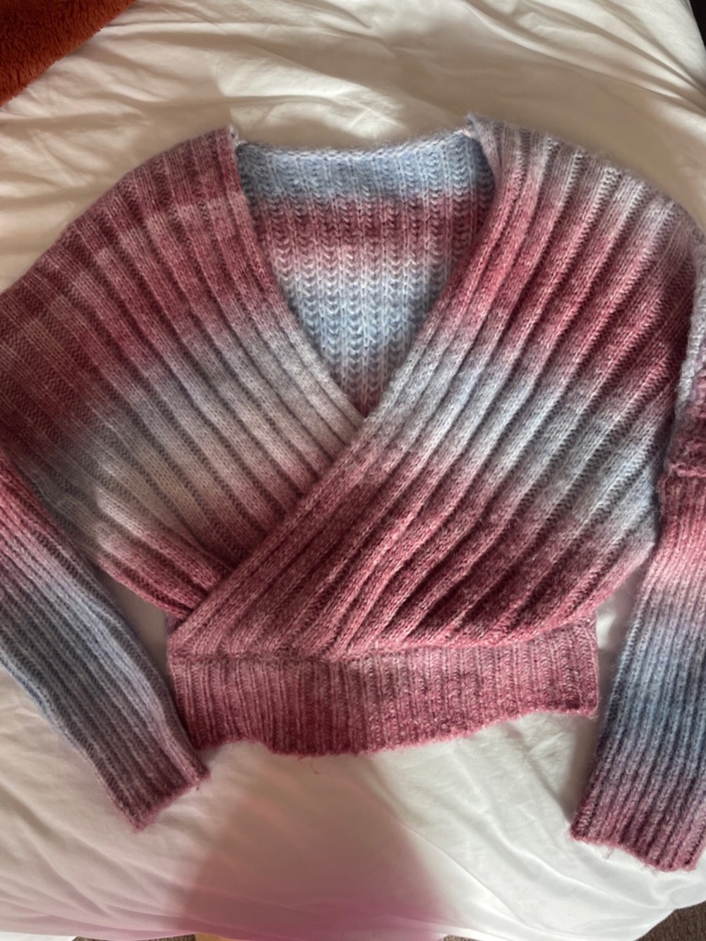 Gradient Ribbed Wrap V‑Neck Sweater in Pink and blue